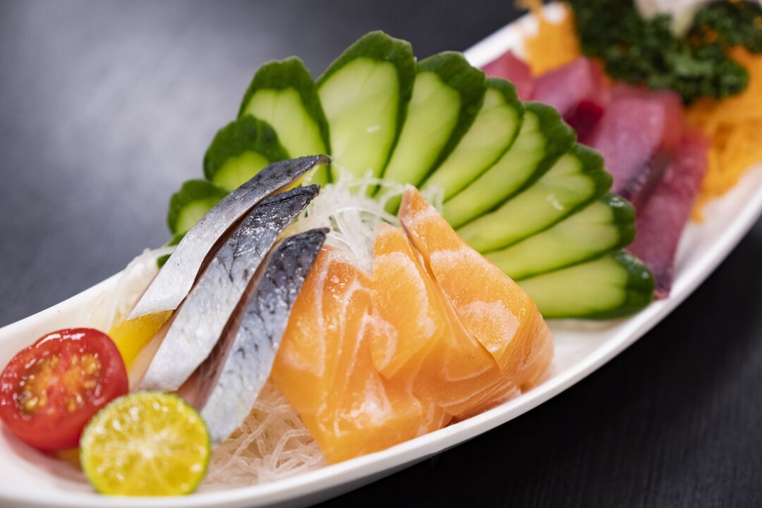 Рибата и зеленчуците са здравословни части от нисковъглехидратна кето диета